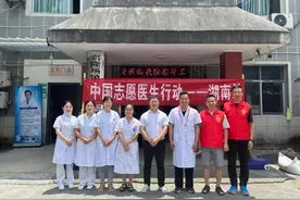 神针祛痛送健康 专家义诊暖人心图片