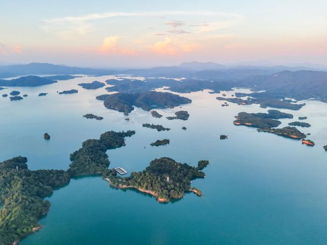 山水朦胧景如画