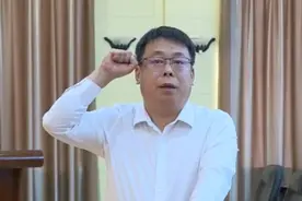 苑芳江任伊春市代市长图片