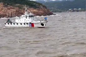 风浪中海空救援！5名船员全部生还！图片
