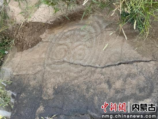 探访锡林郭勒草原深处的阿巴嘎岩画群