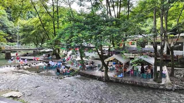 漂流泛舟戏水 尽享夏日清凉——镇远避暑体验游喜迎八方游客