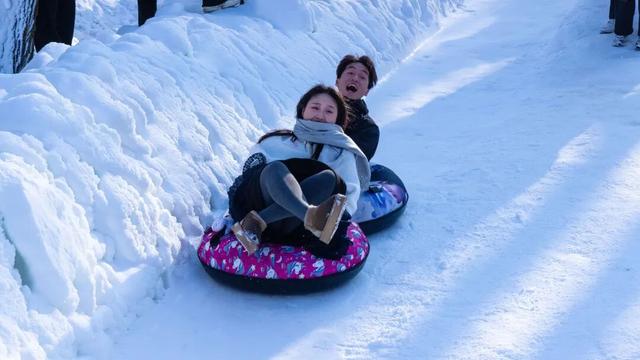 这个冬天，别再“猫冬”啦！300米超长滑道，来这开启嬉冰赏景的雪上之旅