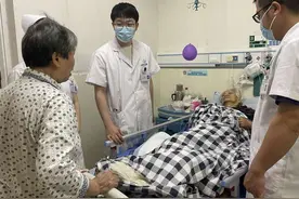 面对持刀歹徒，这名90后医生挺身而出图片