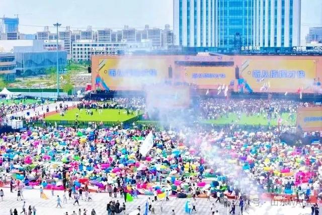 仅216天落地德州的“NPC”小镇，如何让游客留下来“演戏”？
