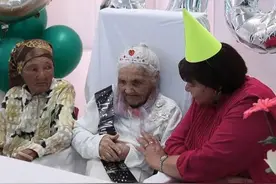 118岁老人庆生！有望成为全球最年长在世老人！长寿秘诀是……图片