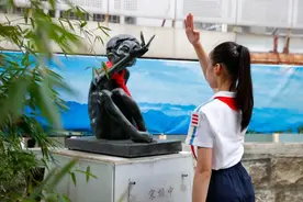 烈士纪念日，“小萝卜头”宋振中烈士生平展示厅揭幕图片