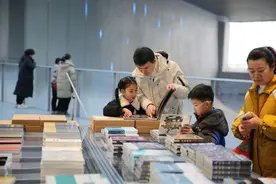 成都科幻馆：跟着“万卷书”畅游科幻星辰大海图片