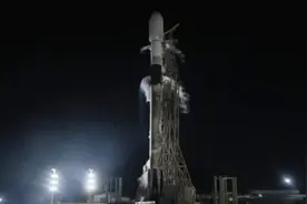 韩国第三颗军事侦察卫星在美国发射升空图片