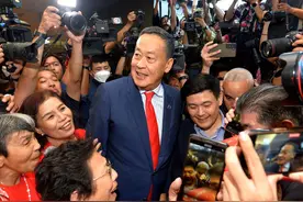 为泰党与军方妥协，赛塔当选泰国新总理，他信结束15年流亡生涯同日返泰入狱服刑图片
