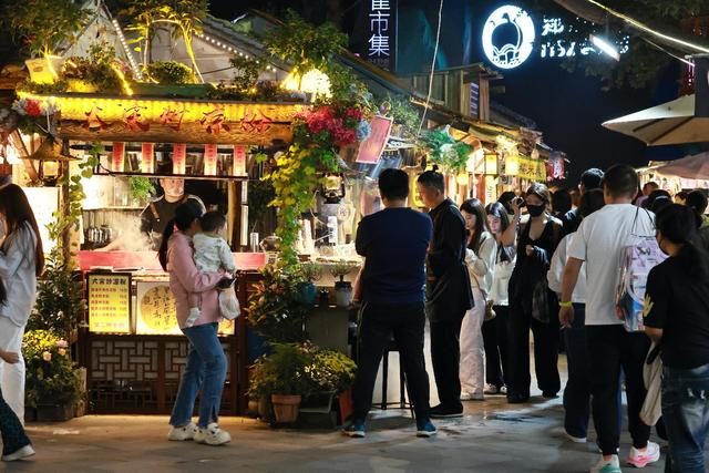 郑州蜜油创意园：工业遗存焕新 变身文旅潮玩地标