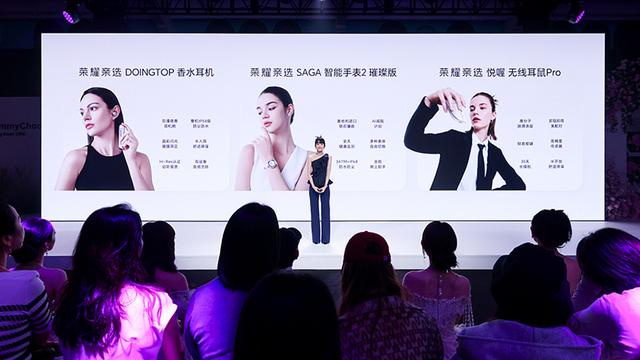 Jimmy Choo 亲自加持，强调设计与拍摄表现，荣耀 Magic V Flip2 正式发布