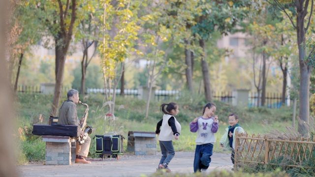 别眨眼！罗店马路秋色，一街一帧画正在限时上映