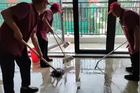 别墅漏水4年维修无果，开发商：不符合退房条件，已调整维修方案图片