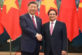 习近平会见越南总理范明政图片