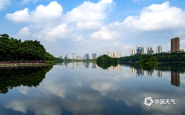 好看！南宁上空蓝天白云美景“霸屏”