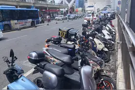 南明交警多举措治理花果园大街占道违停！图片