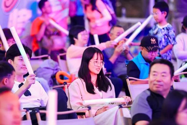 音乐美食、露天电影！入夜，凤凰岭精彩继续
