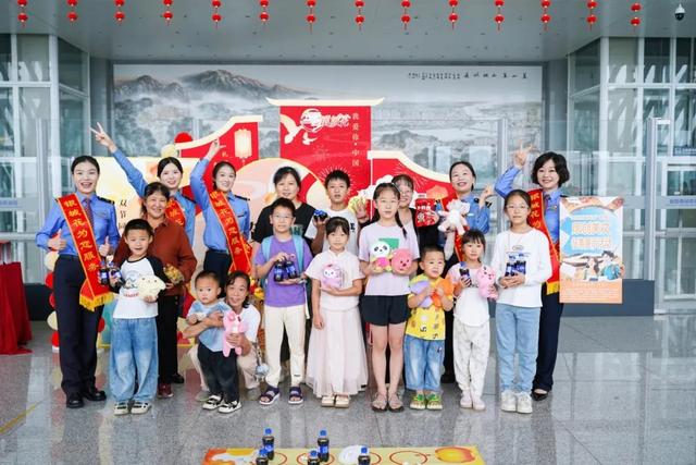 我的铁路风景｜非遗进车站，月饼传温情，旅途满是烟火气