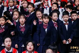 5支团队350余人登台，这群小歌手在“童声畅想曲”中迎接2024年图片
