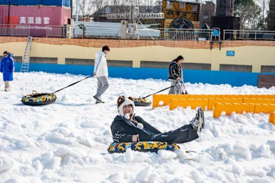 承包冬日浪漫！上海10000＋平方米真雪秘境开园