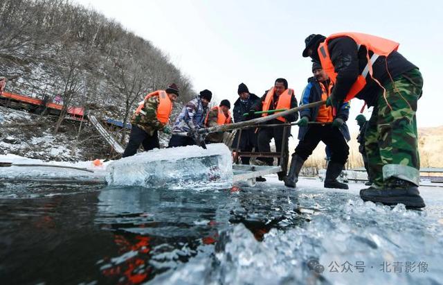 视点｜琼楼玉宇间再现《大闹天宫》，龙庆峡冰灯节“上新”