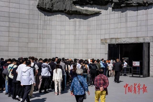 沈阳“九·一八”历史博物馆迎来参观客流高峰：观看展览 铭记历史