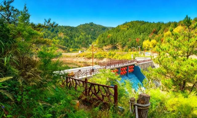嗨玩怀柔丨南山远眺、栈道徒步，感受五彩斑斓
