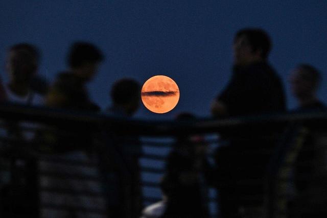 刷屏朋友圈！“红月亮”高清大图来了