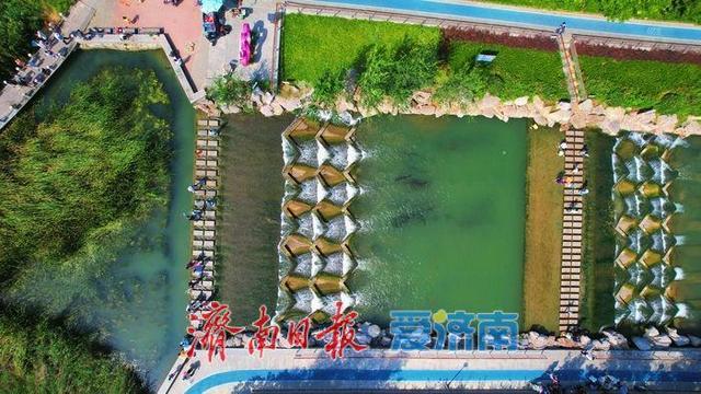 济南龙鼎滨湖公园初秋戏水人气旺