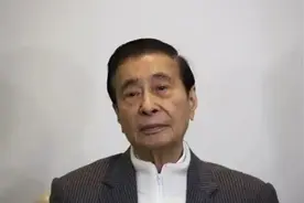 回顾“亚洲股神”李兆基传奇人生：少年商业奇才，与李嘉诚“相爱相杀”一生图片