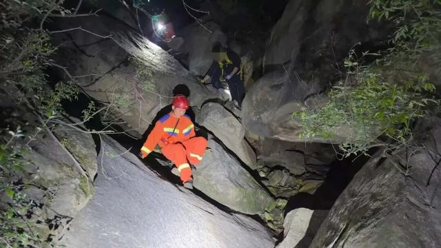 年轻情侣迷路、花甲老人坠崖，野山踏青切勿任性