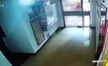女子因在家门口的这个举动，赔偿13万余元！你可能也做过……