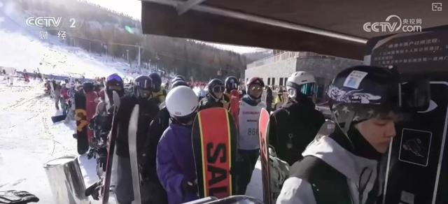 “增设雪假+惠民政策+特色景观”掀起冰雪新热潮 “滑”出消费新“动”力