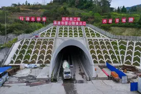 国庆不停工 四川多条在建高铁建设忙图片