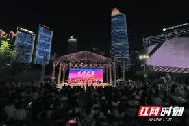 湘江之畔上演户外音乐会 经典旋律点亮“长沙之夜”图片