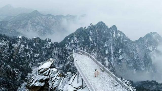 这个冬天，别再“猫冬”啦！300米超长滑道，来这开启嬉冰赏景的雪上之旅