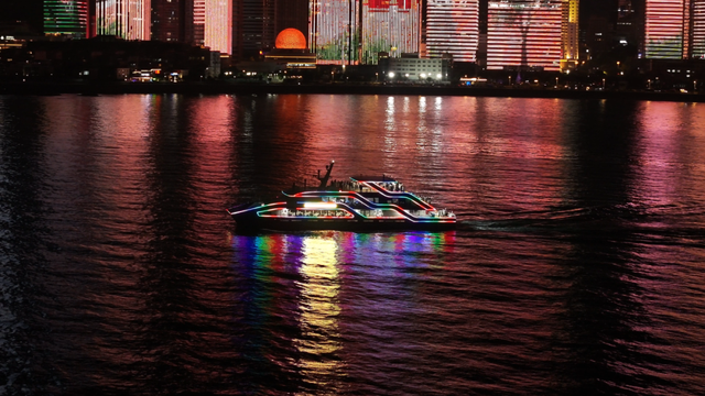 秋夜浪漫正当时！潮齐音乐会 夜游浮山湾，C位打卡青岛灯光秀