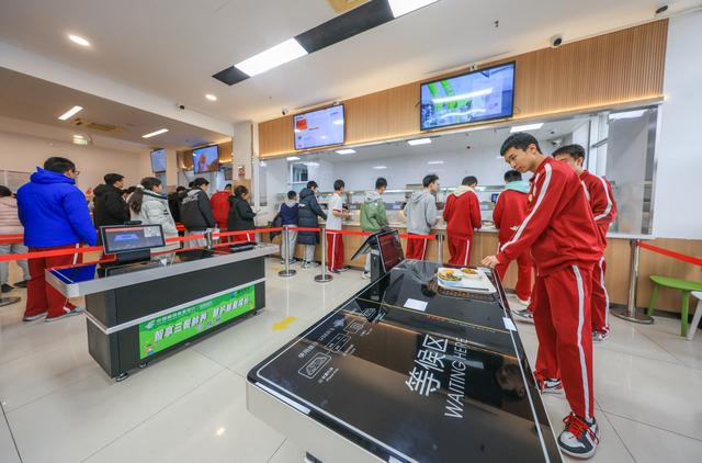 告别校外供餐！北京所有中小学明年底将实现校内食堂供餐