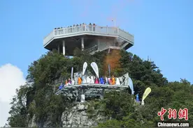 2023翼装飞行世锦赛开赛 11国选手上演“飞人大战”图片