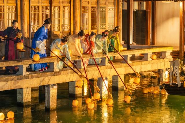 一梦千年！国庆中秋长假：到浙江濮院“织愈”今秋