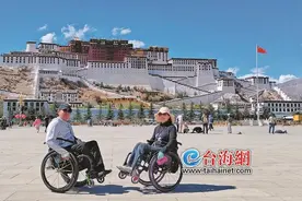 “轮椅夫妻”加入！用爱照亮前行路！“我到革命遗址展国旗”活动报名启动一周，社会各界参与热情持续高涨图片