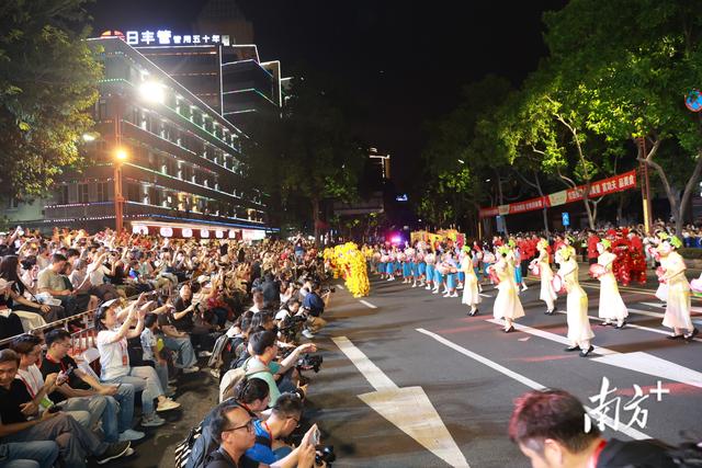 世界共谱“秋色”！五大洲艺术家联袂登场秋色巡游