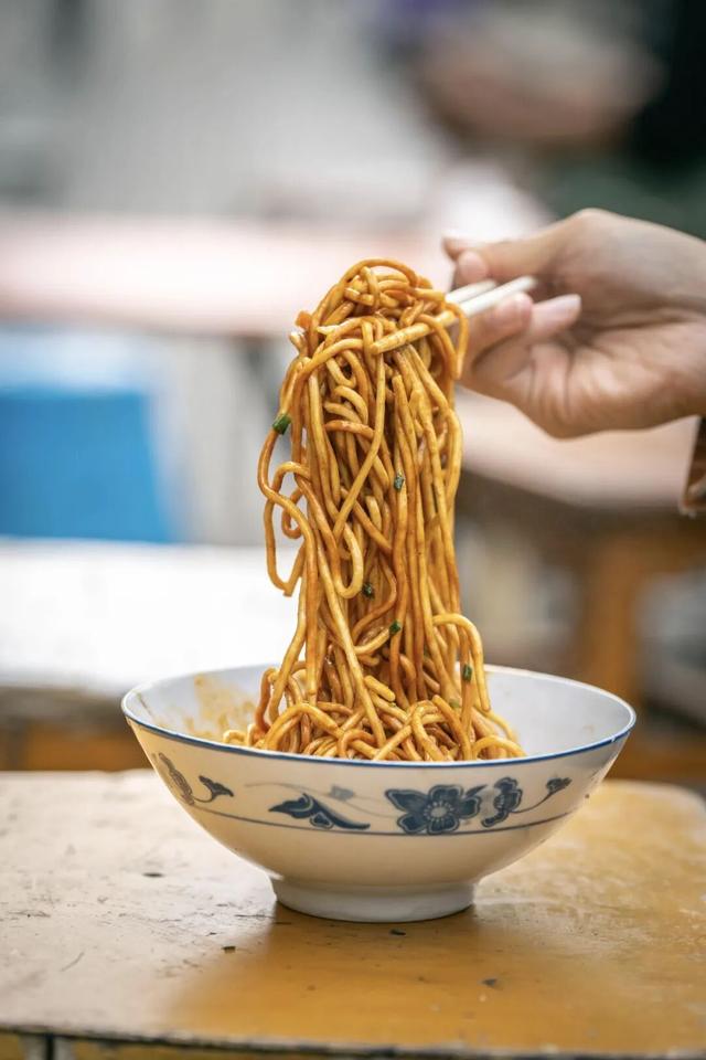 热干面遇见蒸烧卖，开启一场跨越2000公里的季节约会