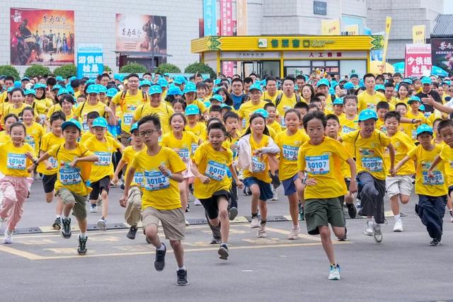 “走娃”大赛走进张家界 近1500组家庭穿行山水画卷