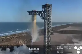 星舰完成第8次试飞：助推器再次成功回收，上面级爆炸解体图片