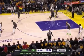 🔎森林狼替补示意走步！詹姆斯怪异脚步晃飞兰德尔图片