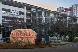 江苏一高校9月18日起禁止早餐进教室，食堂、超市早餐限塑图片