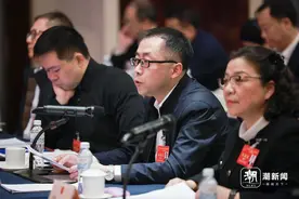 省人大代表审议省人大常委会和“两院”工作报告 在依法履职中展现新担当新作为图片