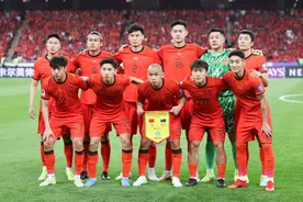 输了！国足0比2澳大利亚队图片